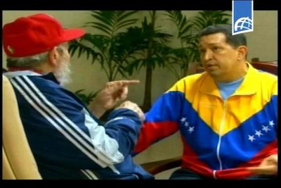 Fotografía tomada de la televisión en la que aparecen el presidente de Venezuela, Hugo Chávez y el líder cubano Fidel Castro, en La Habana. La televisión cubana no hizo mención alguna al estado de salud de Chávez ni dio detalles de dónde se encuentra exactamente.