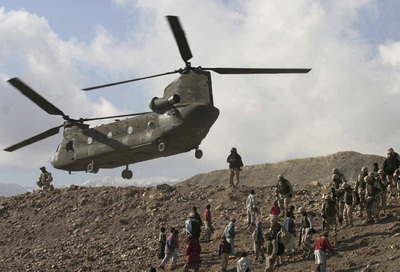 Imagen de archivo de un helicóptero Chinook, igual al que fue derribado el pasado sábado en Afganistán.