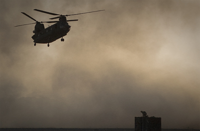 Helicoptero de la OTAN durante una o0peración en Afganistán