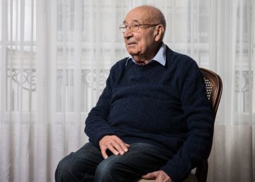 Raphaël Esrail, superviviente de Auschwitz, este sábado en su casa en París.