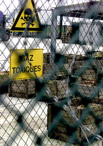 Francia evacúa a 12.500 personas que viven junto a un polvorín del norte del país