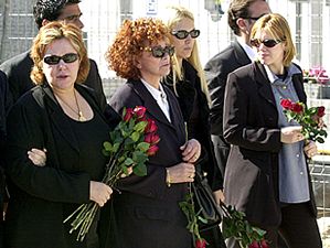 Empresarios, periodistas y deportistas despiden los restos mortales de Antonio Asensio