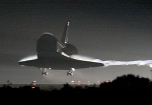 El 'Atlantis' llega a la Tierra tras cumplir con éxito su misión de 13 días en la ISS