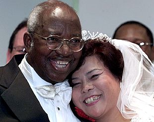 El ex obispo Milingo visita al Papa para evitar su excomunión