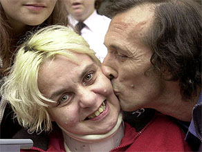 Diane Pretty, junto a su marido Brian en una foto de archivo.