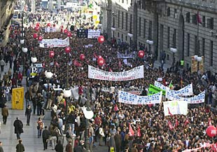 Miles de personas se manifiestan en las principales capitales contra la Ley de Universidades