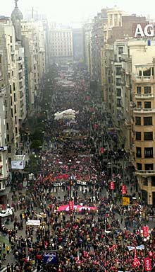 La Gran Vía madrileña, 'tomada' por los manifestantes.