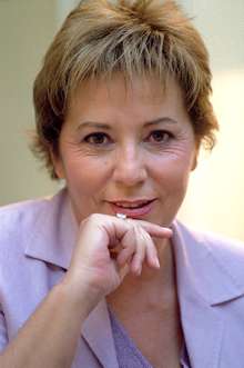 Villalobos anuncia la creación de una agencia que evaluará la calidad de la salud