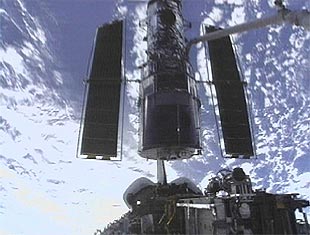 Una imagen del acoplamiento del  Columbia  y del  Hubble  ofrecida por la NASA.