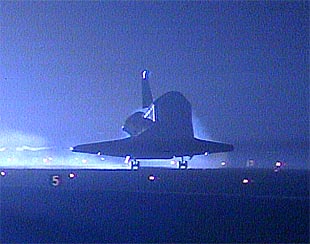 El 'Columbia' llega a la Tierra tras cumplir con éxito su misión de 11 días