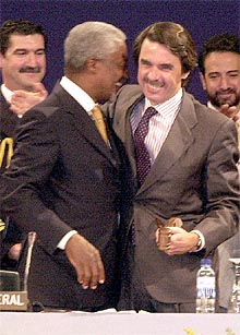 Aznar aboga por el incremento de las ayudas económicas a las familias con ancianos