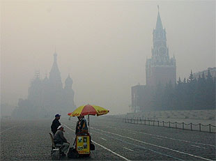 El manto de humo que envuelve Moscú obliga al cierre de los aeropuertos