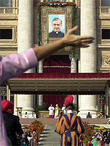 El Papa proclama santo al fundador del Opus Dei ante 300.000 personas