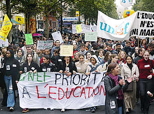 Los trabajadores de la enseñanza franceses, en huelga por el recorte presupuestario
