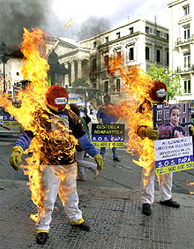 La protesta de  SOS Papá  frente al Congreso de los Diputados.