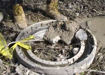 Marco de ventana del transbordador  Columbia  hallado cerca de donde se encontró el morro.