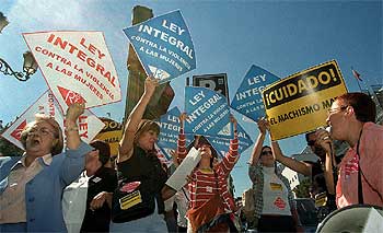 Manifestación ante el Congreso el pasado septiembre para pedir medidas contra los malos tratos.