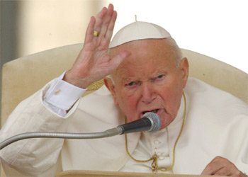 El Papa, débil pero visiblemente mejorado, celebra la audiencia pública del miércoles