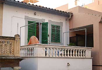 Vista de la fachada de la vivienda de S'Arenal de Llucmajor (Mallorca), donde se produjo el tiroteo.