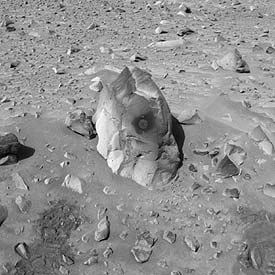 Imagen de la roca analizada por el 'Spirit' en la superficie marciana.