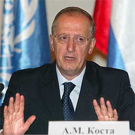 El director de la Oficina contra la Droga y el Delito, Antonio Mario Kosta, durante la presentación del informe en Moscú.