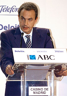 El presidente del Gobierno, José Luis Rodríguez Zapatero, durante su intervención en el Foro de ABC.