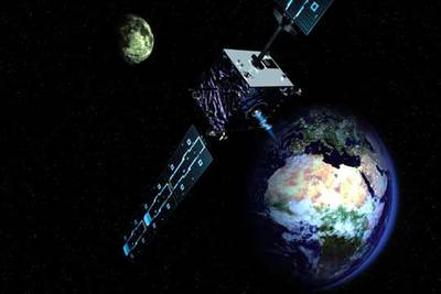 Reconstrucción de la 'Smart-1', que se situará hoy en su órbita lunar.