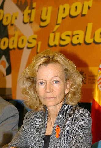 La ministra de Sanidad, Elena Salgado, durante la presentación de la campaña  Por ti, por todos, úsalo .