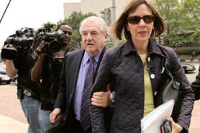 Judith Miller, de  The New York Times,  llega ayer al Tribunal Federal de Washington.