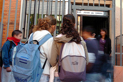 Exterior del Instituto Juan de Garay de Valencia, en cuyas cercanías se produjeron las palizas a un chico de 14 años.