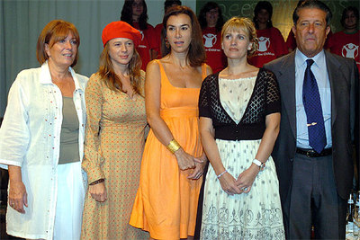 Mercedes Samprieto, Emma Suárez, Carmen Posadas, Ainhoa Arteta y Federico Mayor Zaragoza presentan la campaña de la ONG  Reescribamos el futuro .