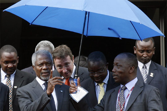 Kofi Annan, a su llegada a la Conferencia de Nairobi.