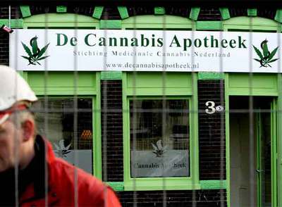 En la localidad holandesa de Groningen se ha abierto la primera farmacia que vende cannabis con fines terapéuticos y a precios económicos, para tratar a los enfermos crónicos.