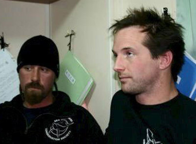 Liberados los dos ecologistas australianos retenidos en un ballenero japonés