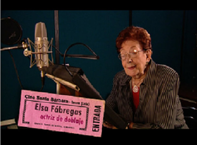 Elsa Fábregas, actriz de doblaje, en una escena del documental  Censura en el cine 
