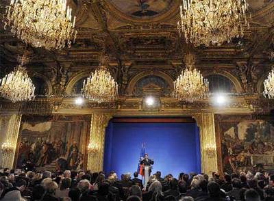 Sarkozy ayudará a la prensa con 200 millones y apuesta por la Red