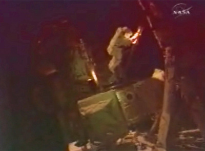 Imagen del astronauta Steve Swanson durante su primer paseo espacial en la ISS.