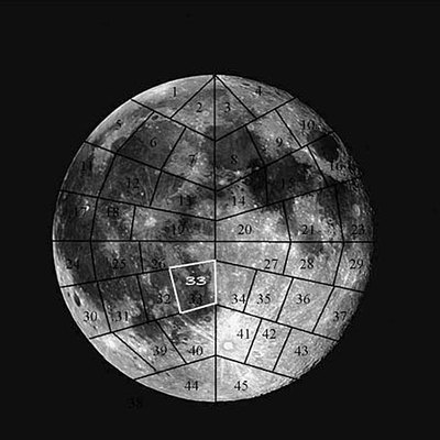 Mapa de las 45 secciones en las que se ha dividido la superficie lunar para el proyecto  La Luna para la Humanidad . España participará con una imagen de la sección 33.