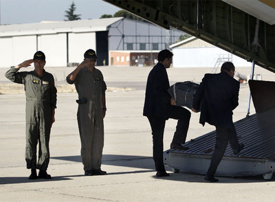 El cuerpo de Ryan es embarcado en la basea aérea de Getafe rumbo a Marruecos.