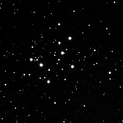 El cúmulo M29 es conocido también como NGC 6913