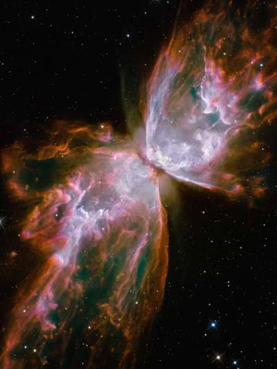 La nebulosa planetaria NGC 6302, fotografiada por la nueva cámara del  Hubble  WFC-3