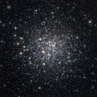 El cúmulo globular M72, en la constelación de Acuario, visible con telescopios de gran potencia.