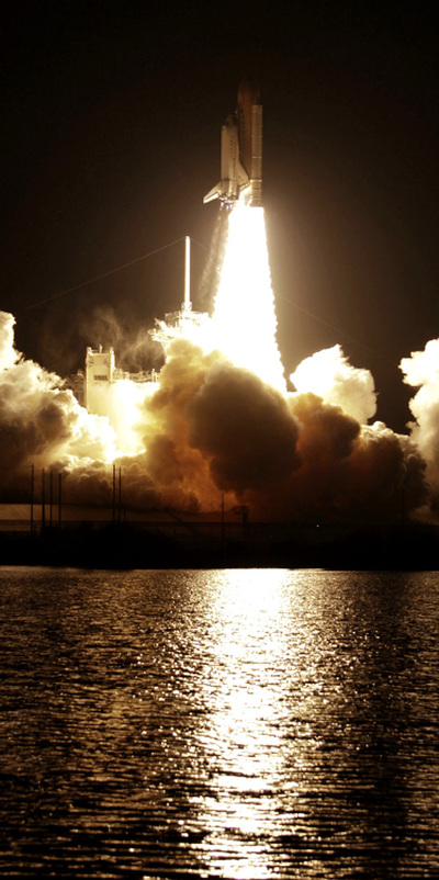 El transbordador 'Endeavour' ha despegado desde la plataforma 39A del Centro Espacial Kennedy en Florida