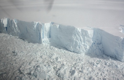 Borde de la plataforma Wilkins en la Antártida, a punto de fracturarse en enero de 2009.