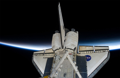 El  Discovery , fotografiado desde la ISS.