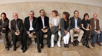 Los premiados por la Unió de Periodistes, esta mañana. De izquierda a derecha, Kai Försterling, en nombre de los fotoperiodistas; Romà de la Calle; Daniel Anido; Rodolfo Irago; tres miembros de la redacción de  Cuadernos del Sureste ; Beatriz Garrote, y Jorge Marsá, también de la revista canaria.