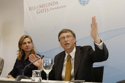 La Infanta Cristina junto al copresidente de la Fundación Bill y Melinda Gates Bill Gates en un acto organizado por el Instituto de Salud Global de Barcelona en Cosmocaixa.
