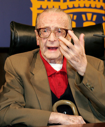 El teólogo José María Díez Alegría, durante la presentación de su biografía, titulada 