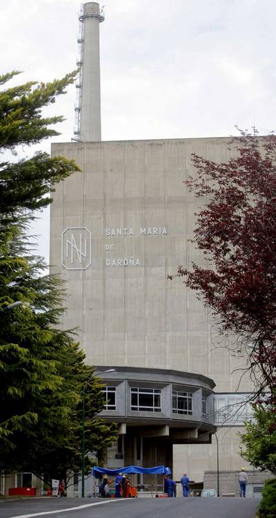 Fachada de la central nuclear de Garoña, en Burgos, cuyo cierre está previsto para 2013