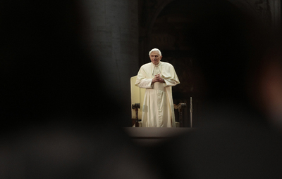 Benedicto XVI, durante una reunión con jóvenes celebrada el martes en la Plaza de San Pedro del Vaticano